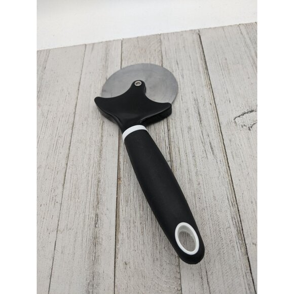 Betty Crocker Pizza Cutter Slicer 3 1/2" Wheel Stainless Steel Soft Grip Handle - Picture 4 of 7